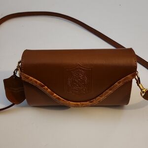 Belle Rose Vintage Leather Crossbody Bag.